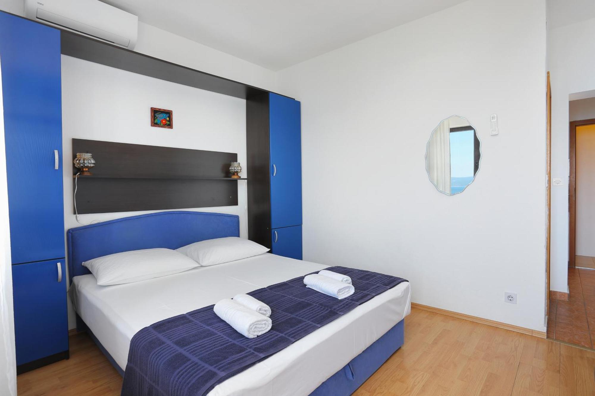 Apartments By The Sea Brela, Makarska - 2718 Bilik gambar